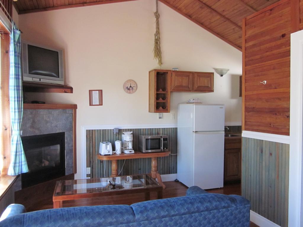Oceanside Resort Powell River Ruang foto
